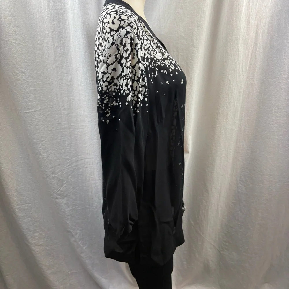 Amber Sun Silk Black, White & Grey Print V-Neck Blouse L - Picture 4 of 9